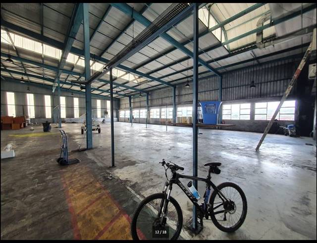 3,590M² WAREHOUSE TO LET IN NEW GERMANY